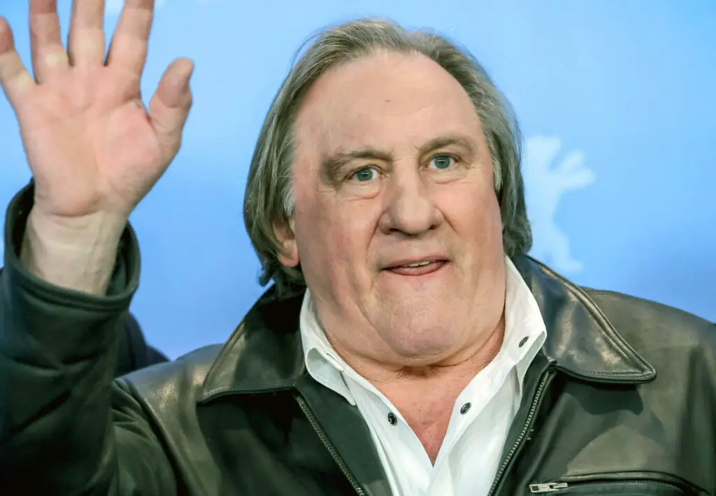 Gérard Depardieu accusé d’agression sexuelle par Sarah Brooks