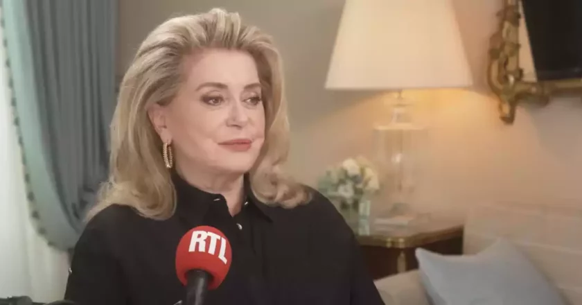 « Elle est à côté de la plaque » : Catherine Deneuve affole la toile, de passage dans « Quotidien »