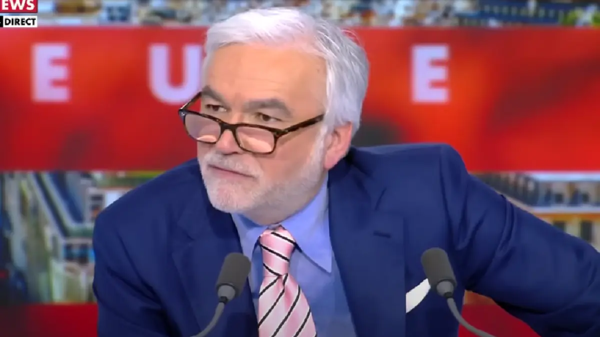 Léa Salamé quitte France 2 : un retrait qui fait débat
