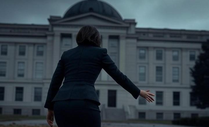 Carla Bruni : un SMS fuite, elle passe ses nerfs sur son ex