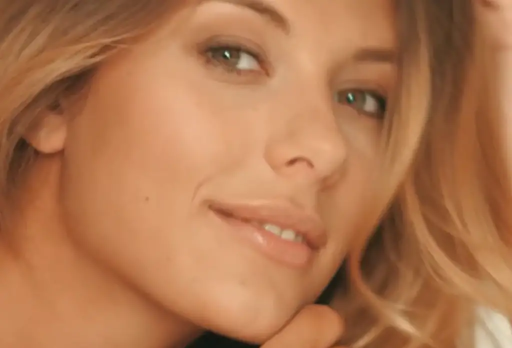 Camille Cerf, Miss France 2015, révèle souffrir d’une maladie invisible et douloureuse