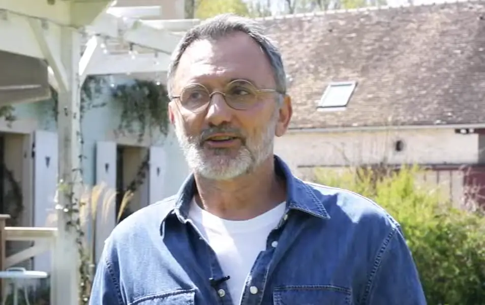 Coup d’arrêt pour Frédéric Lopez : Pourquoi France 2 suspend « Un Dimanche à la Campagne »