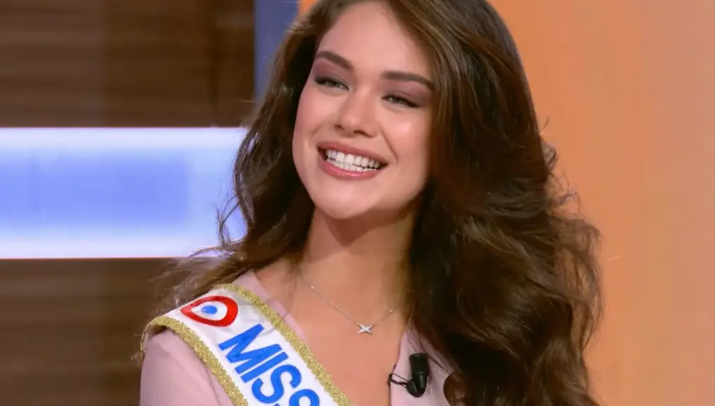 Miss France en pleine tourmente après une photo polémique avec un élu RN