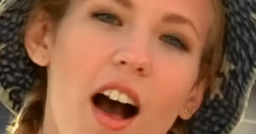 Lorie dénonce les « crasses » de son ancienne maison de disques