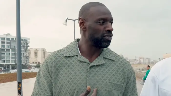 « Je ne parlais pas anglais » : L’incroyable défi d’Omar Sy pour son premier film américain