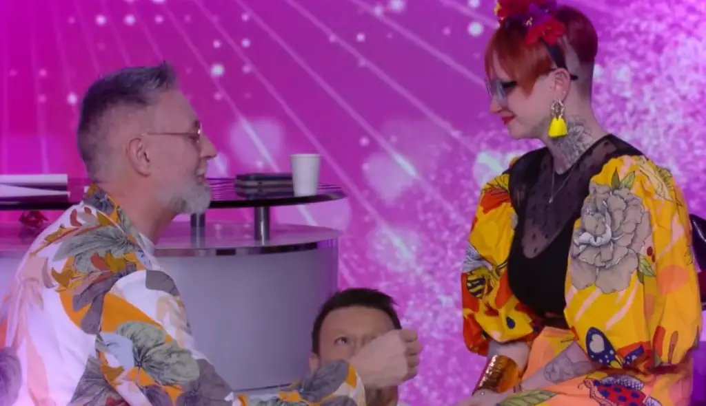 Une demande en mariage improvisée bouleverse le plateau de TBT9