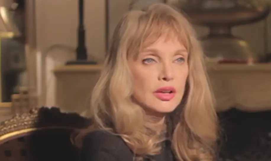 « On a dû arrêter le tournage » : Le jour où Arielle Dombasle a fondu en larmes