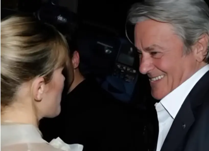 « Il arrivait plus tôt pour nous » : Lorie Pester brise le mythe de l’Alain Delon tyrannique !