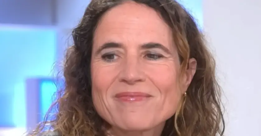 Mazarine Pingeot la fille de Mitterrand boycotte La Flèche après la victoire du RN : le clash littéraire