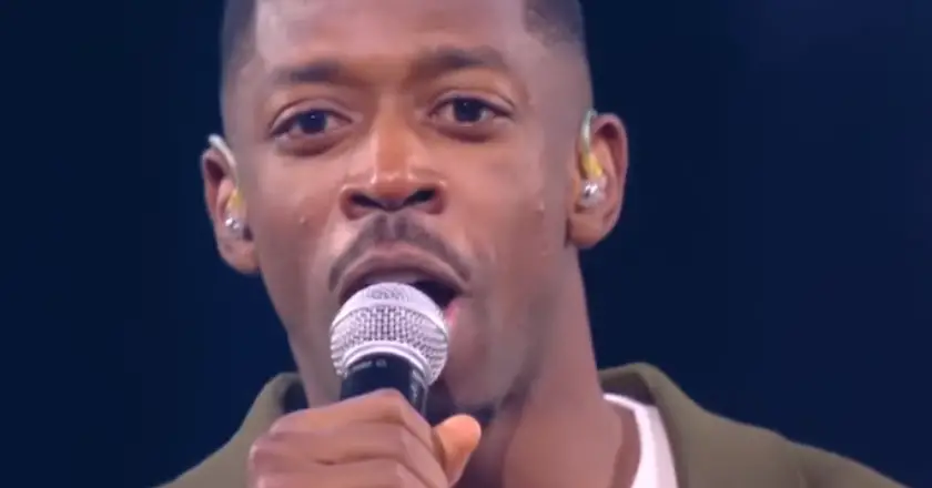 Ousmane Dembélé aux Enfoirés : le Ballon d’Or 2025 victime d’un moment de gêne en plein direct