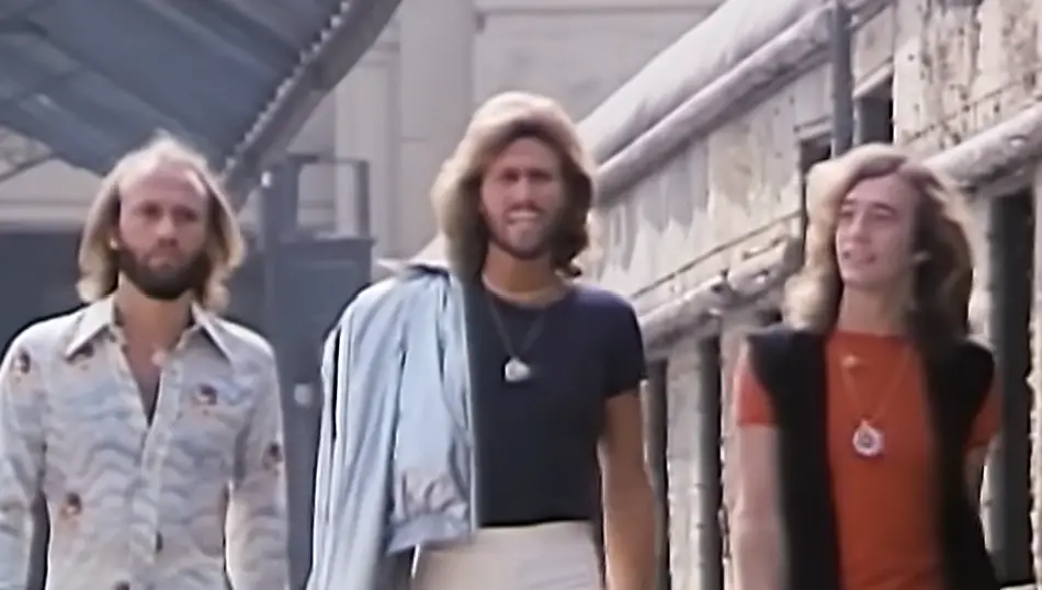 Barry Gibb victime d’un canular : fausse rumeur de décès démentie