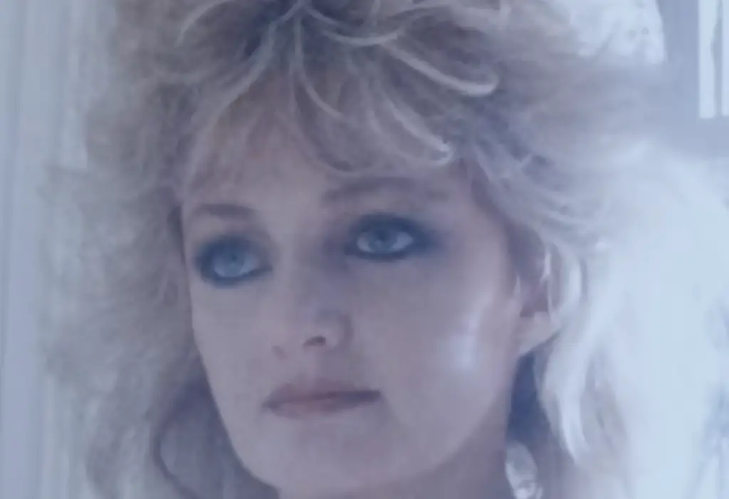 Bonnie Tyler sortie du coma : tournée reportée après opération d’urgence