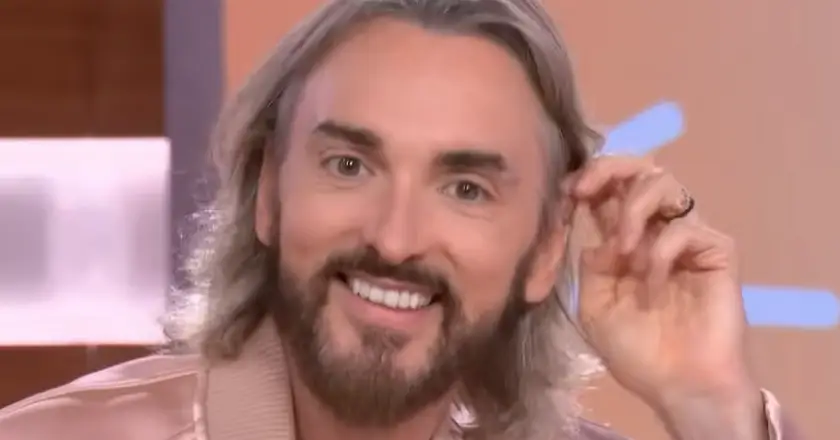 Drôle de mésaventure : Christophe Willem trouve un fan nu dans sa chambre