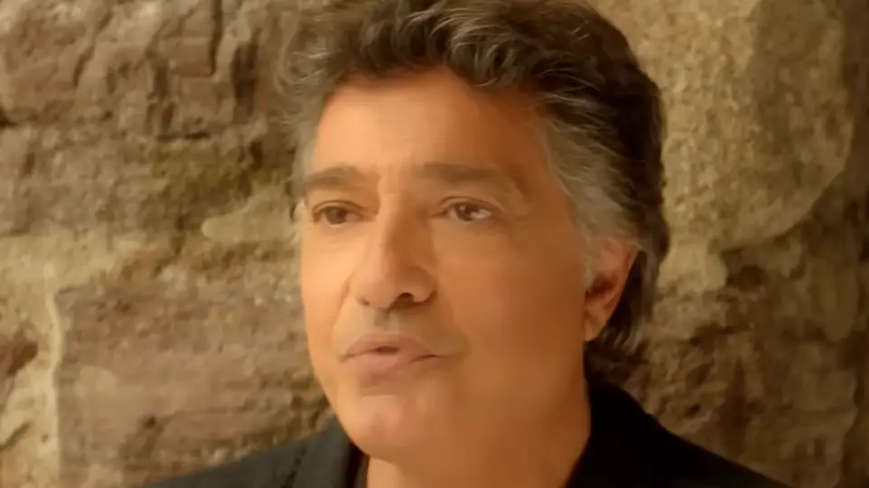 Retraite à 1 000 € : Frédéric François obligé de chanter à 76 ans pour survivre Retraite à 1 000 € : Frédéric François obligé de chanter à 76 ans pour survivre