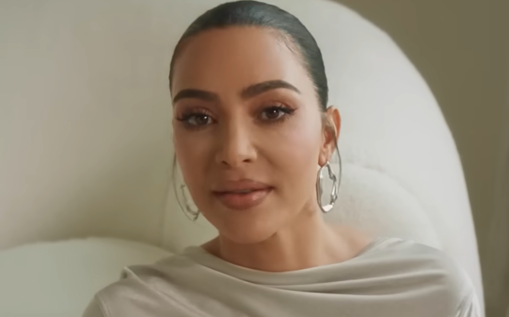 Kim Kardashian critiquée : ses photos festives en pleine période de deuil familial Kim Kardashian critiquée : ses photos festives en pleine période de deuil familial