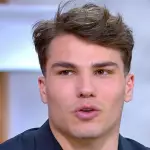 Après des mois de mystère, Antoine Dupont et Iris Mittenaere s'affichent au grand jour Antoine Dupont 2026-08-05 113346
