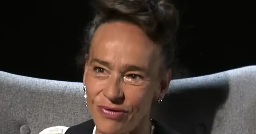 Catherine Frot en larmes aux obsèques de sa sœur Dominique au Père-Lachaise