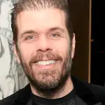Perez Hilton hospitalisé après automutilation en direct : son état de santé éclairci
