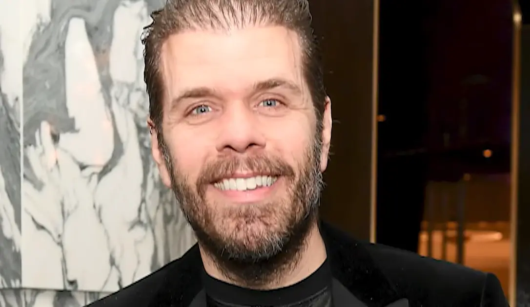 Automutilé en plein direct TikTok : Perez Hilton interné en psychiatrie