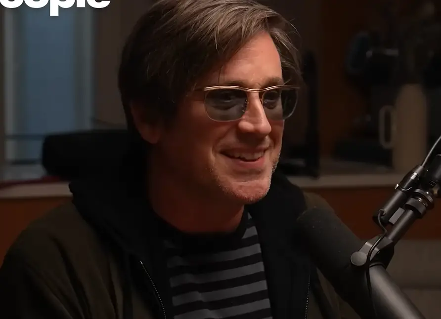 Privé de sa mère, Thomas Dutronc prépare deux projets secrets en hommage à Françoise Hardy Privé de sa mère, Thomas Dutronc prépare deux projets secrets en hommage à Françoise Hardy