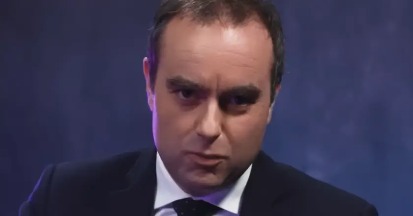 Son numéro privé sur le web » : Sébastien Lecornu victime du piratage du Slip Français Son numéro privé sur le web » : Sébastien Lecornu victime du piratage du Slip Français