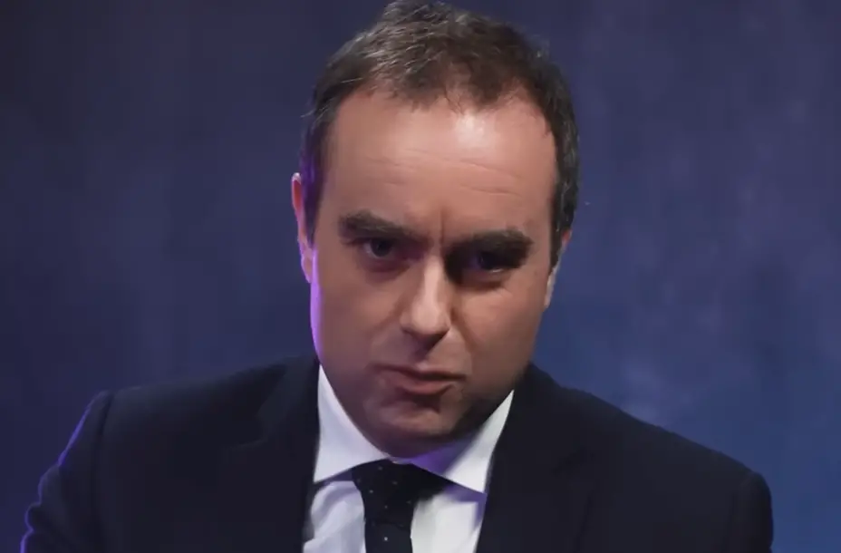 Son numéro privé sur le web » : Sébastien Lecornu victime du piratage du Slip Français Son numéro privé sur le web » : Sébastien Lecornu victime du piratage du Slip Français